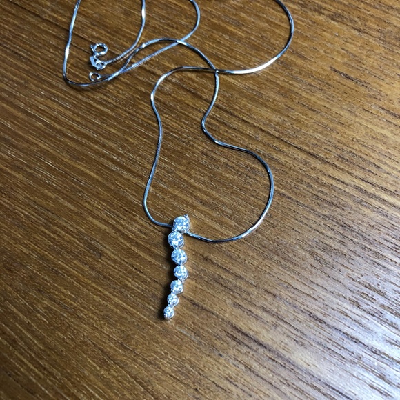 NEW Gorgeous 3/4 Ct Diamond White Gold Journey Necklace - Picture 2 of 11